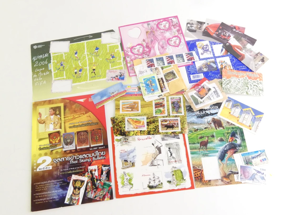 Verzameling postzegels met albums en losse vellen
