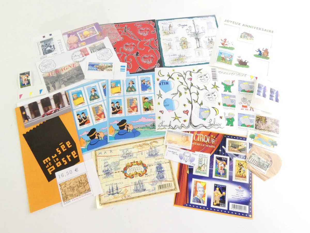 Verzameling postzegels met albums en losse vellen