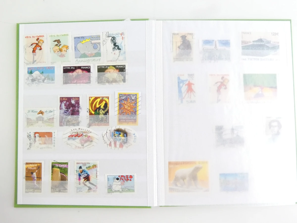 Verzameling postzegels met albums en losse vellen