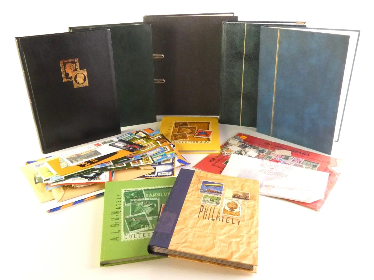 Verzameling postzegels met albums en losse vellen