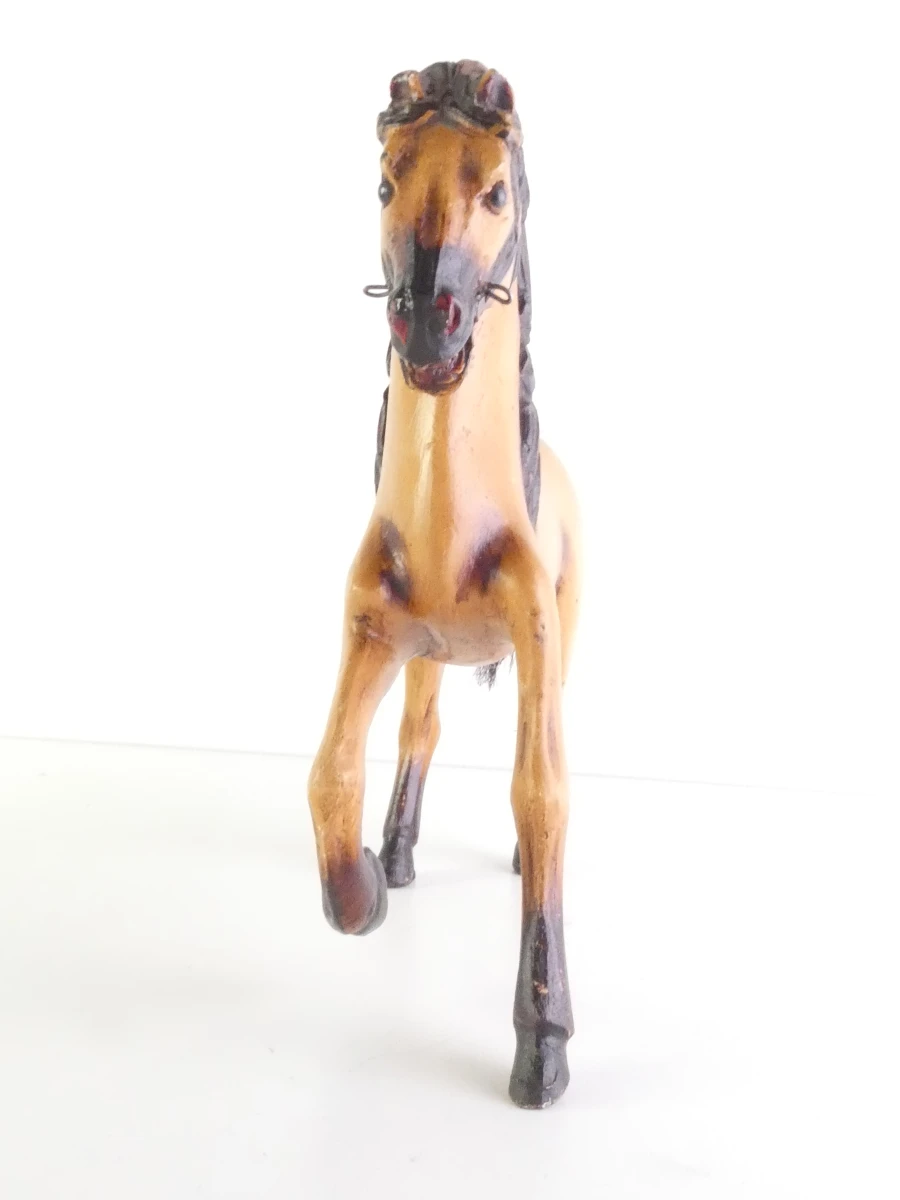 Vintage houten paardenbeeldje met fraaie details