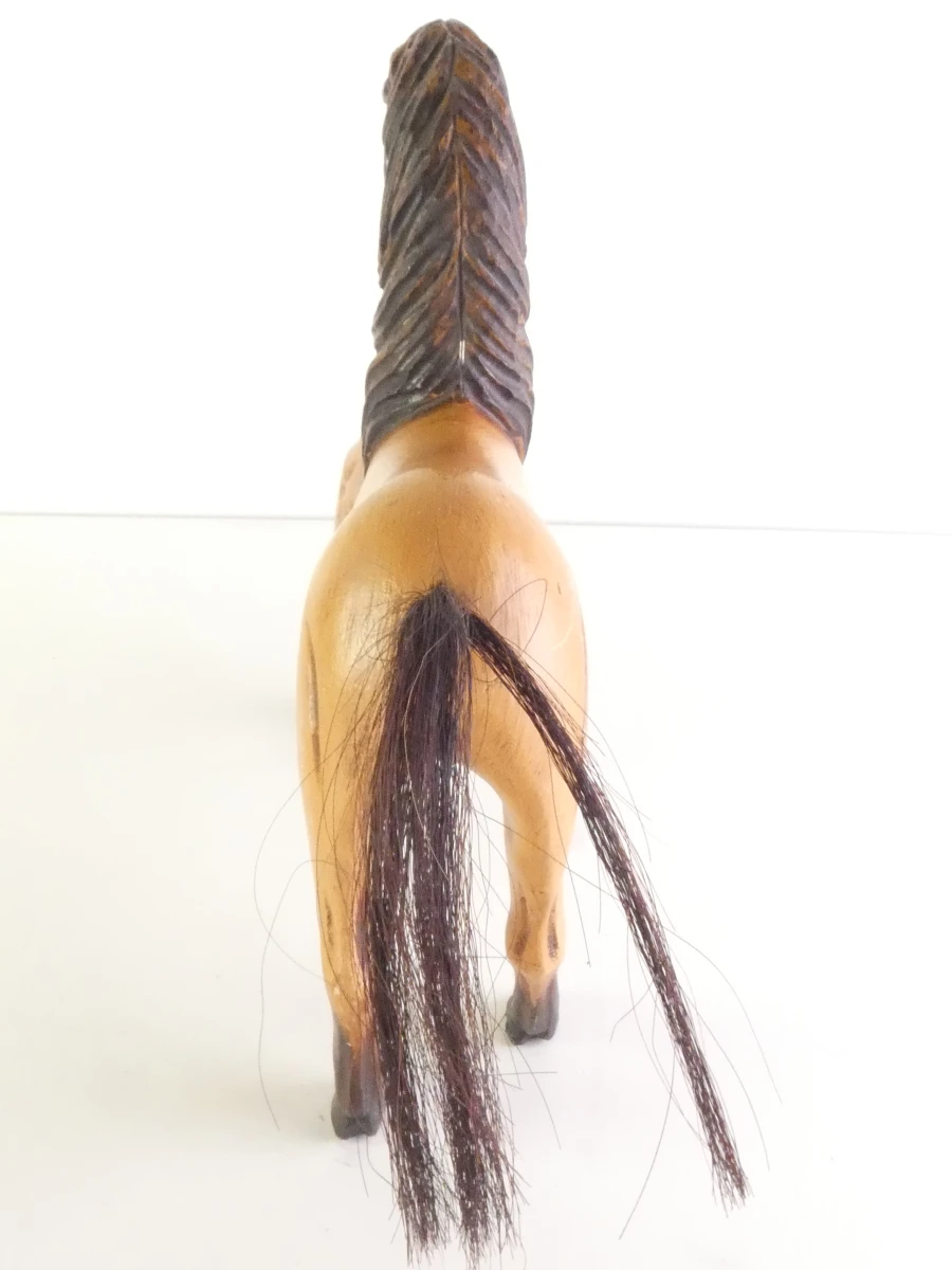 Vintage houten paardenbeeldje met fraaie details