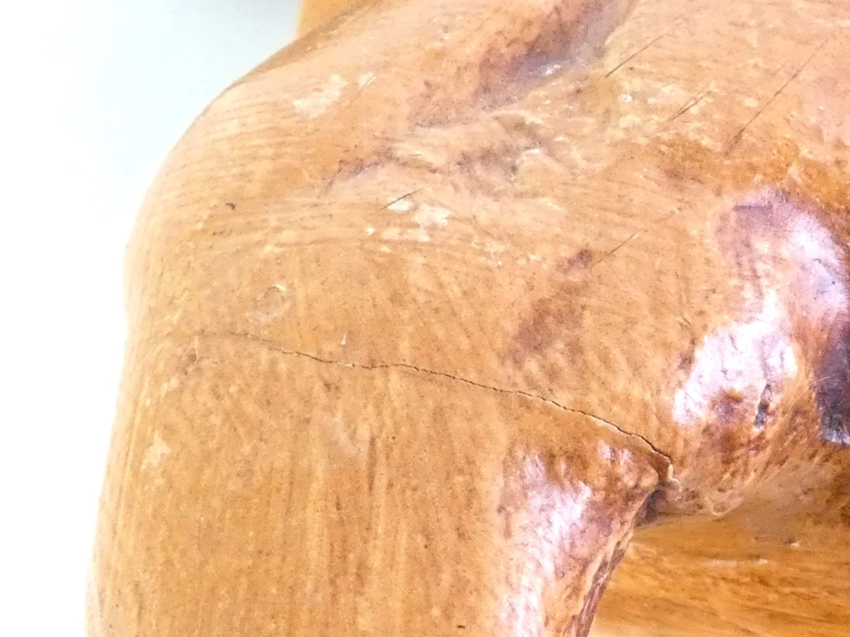 Vintage houten paardenbeeldje met fraaie details