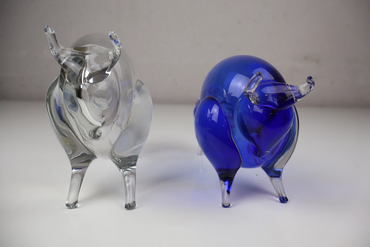 Set van 2 glazen buffelbeeldjes in blauw en transparant in de stijl van Murano - foto 2
