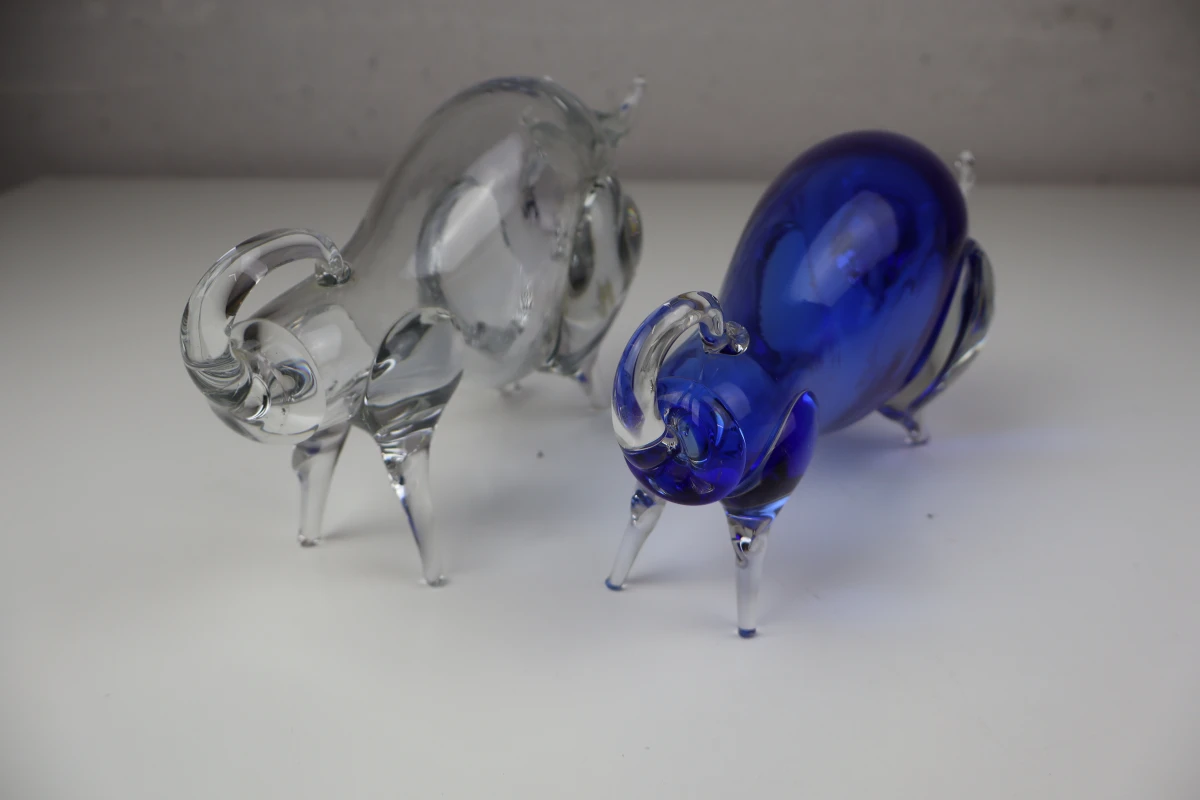Set van 2 glazen buffelbeeldjes in blauw en transparant in de stijl van Murano - foto 4