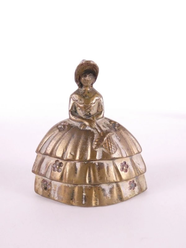 7 vintage figuratieve belletjes in messing/koper