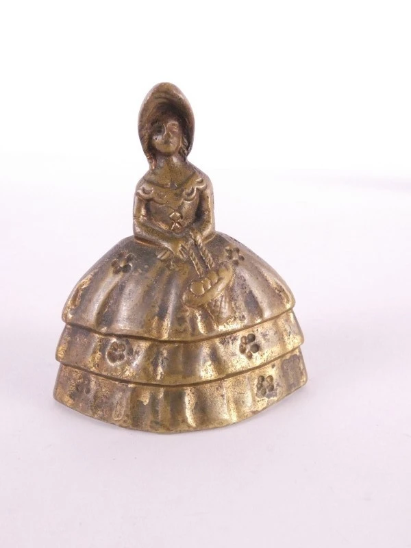 7 vintage figuratieve belletjes in messing/koper