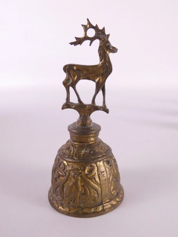 7 vintage figuratieve belletjes in messing/koper