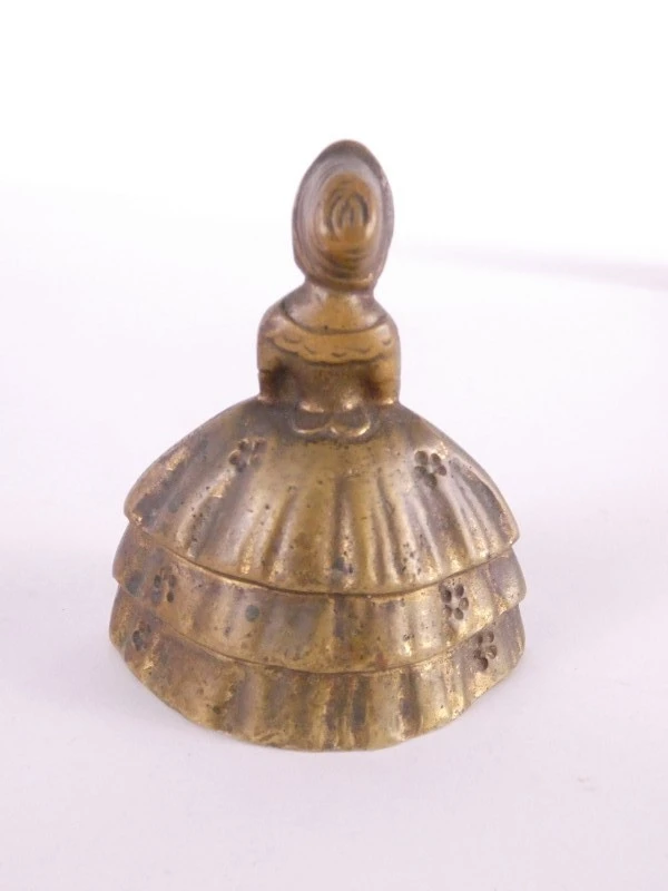 7 vintage figuratieve belletjes in messing/koper