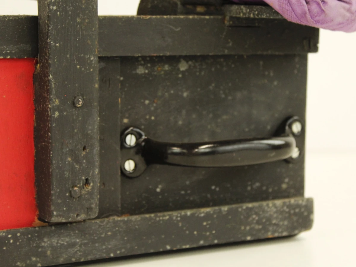Vintage houten poppenkastpoppen met bewegingsmechanisme in Kiekeboe thema