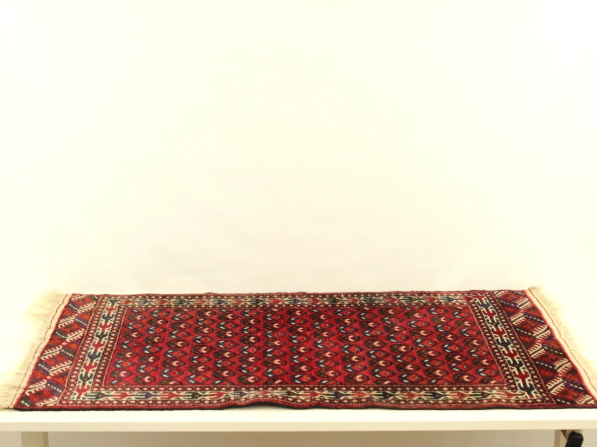 Oosters tapijtje met geometrische motieven en franjes – 140 x 84 cm