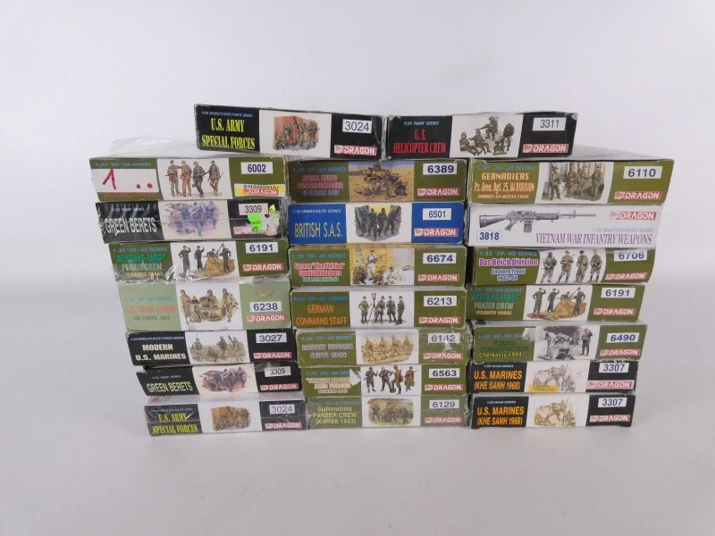 Groot lot militaire modelbouwsets