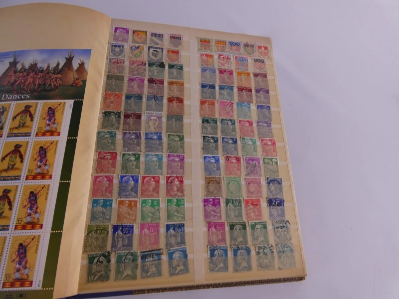 Filatelie lot – 7 postzegelalbums en diverse postzegels