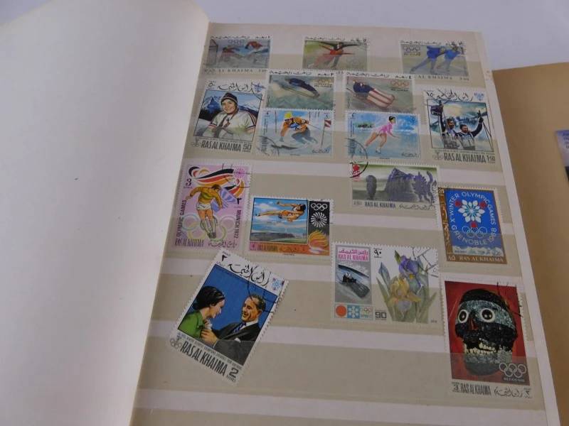 Filatelie lot – 7 postzegelalbums en diverse postzegels