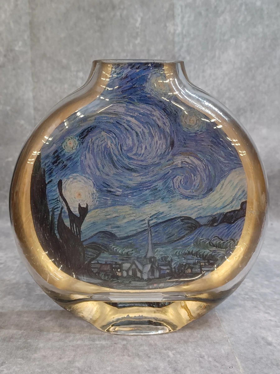 Glazen kunstvaas ‘De Sterrennacht’ van Van Gogh met Goudaccenten - Les Chartistes by J-Line - foto 3