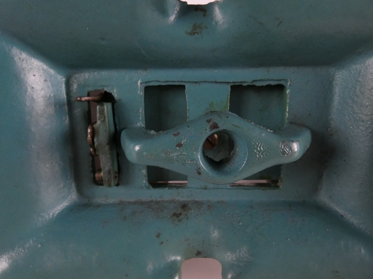 Set van 2 vintage speelgoed naaimachines in metaal