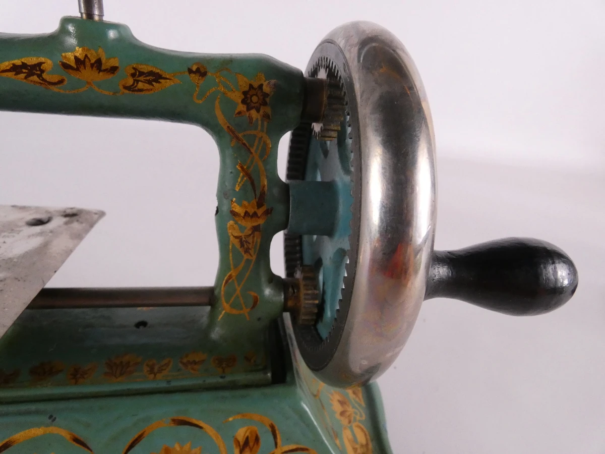 Set van 2 vintage speelgoed naaimachines in metaal