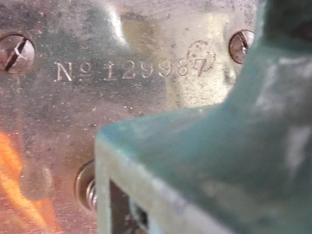 Set van 2 vintage speelgoed naaimachines in metaal