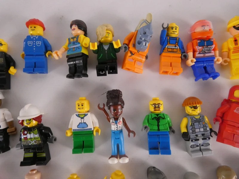 Lot Lego minifigs 356g