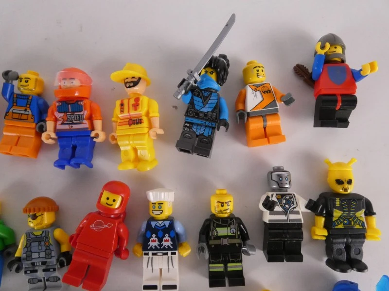 Lot Lego minifigs 356g