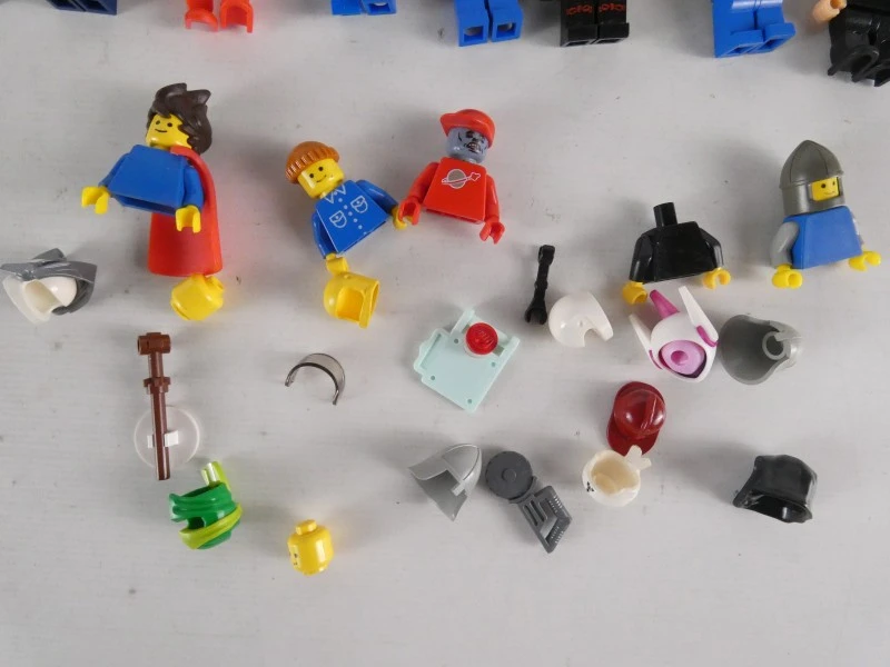 Lot Lego minifigs 356g