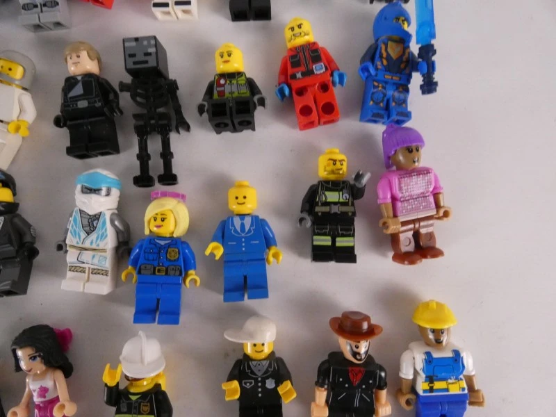 Lot Lego minifigs 356g