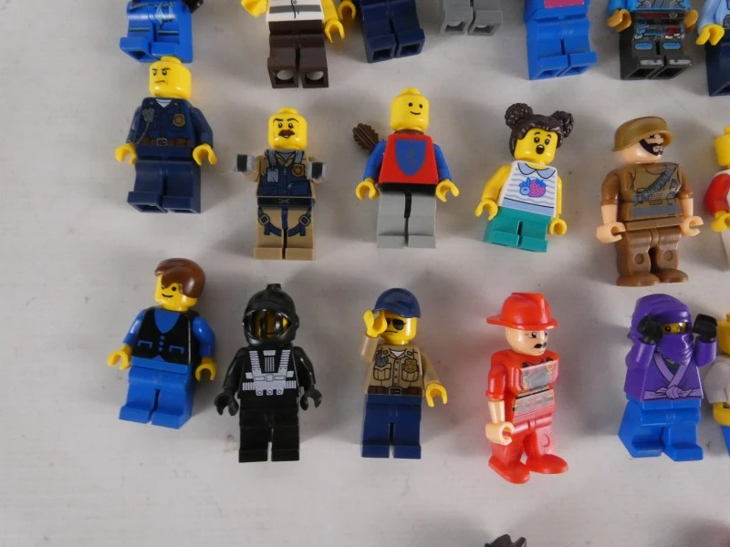 Lot Lego minifigs 356g