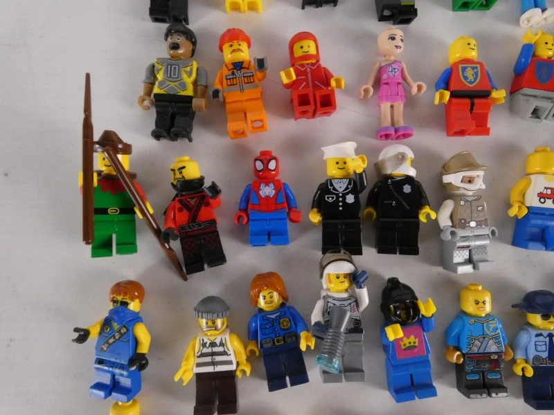 Lot Lego minifigs 356g