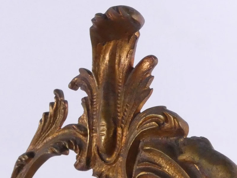 Titan tafelklok – sierlijke stijl