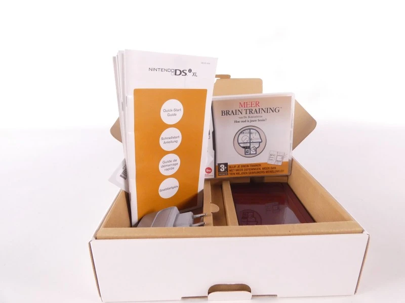 Nintendo DSi XL in doos met Brain Training spel