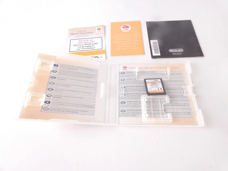 Nintendo DSi XL in doos met Brain Training spel