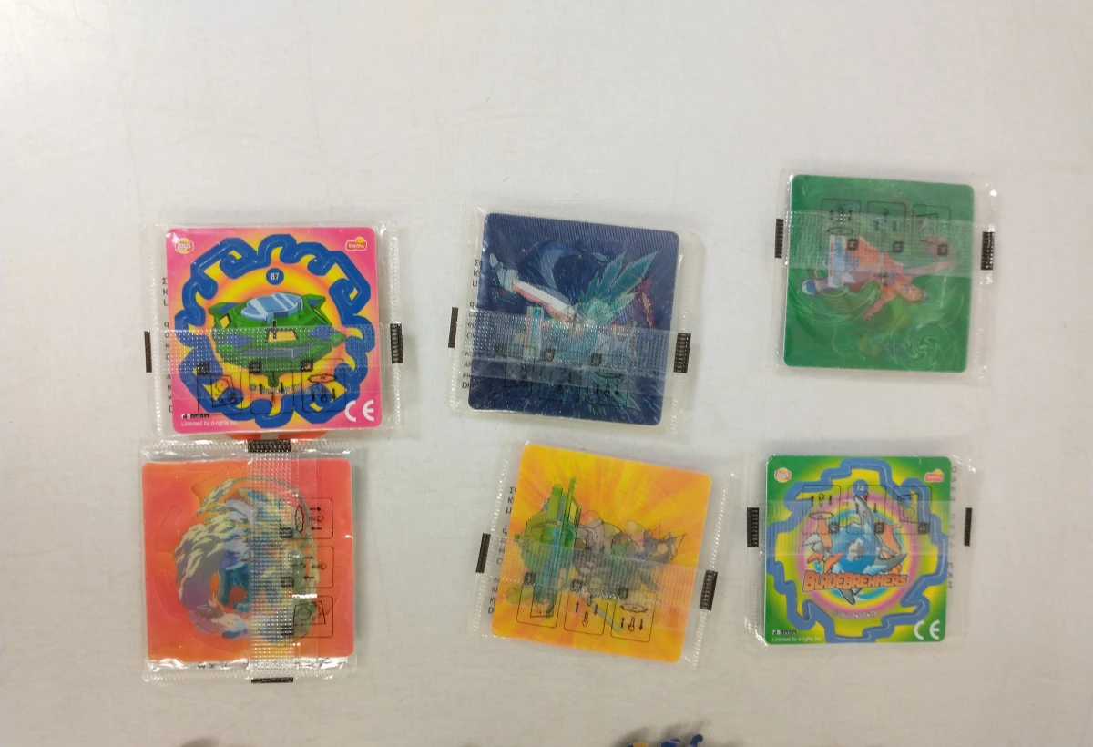 Verzameling Flippo's met album en diverse figuren - foto 7