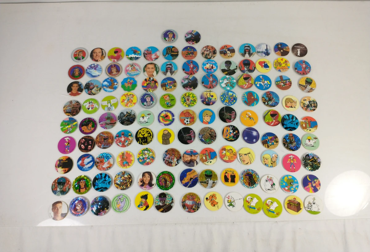 Verzameling Flippo's met album en diverse figuren - foto 3