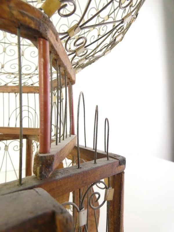 Decoratieve Vogelkooi in Victoriaanse / Montgolfier-stijl