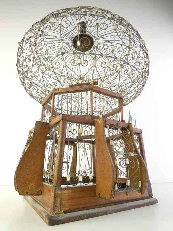 Decoratieve Vogelkooi in Victoriaanse / Montgolfier-stijl