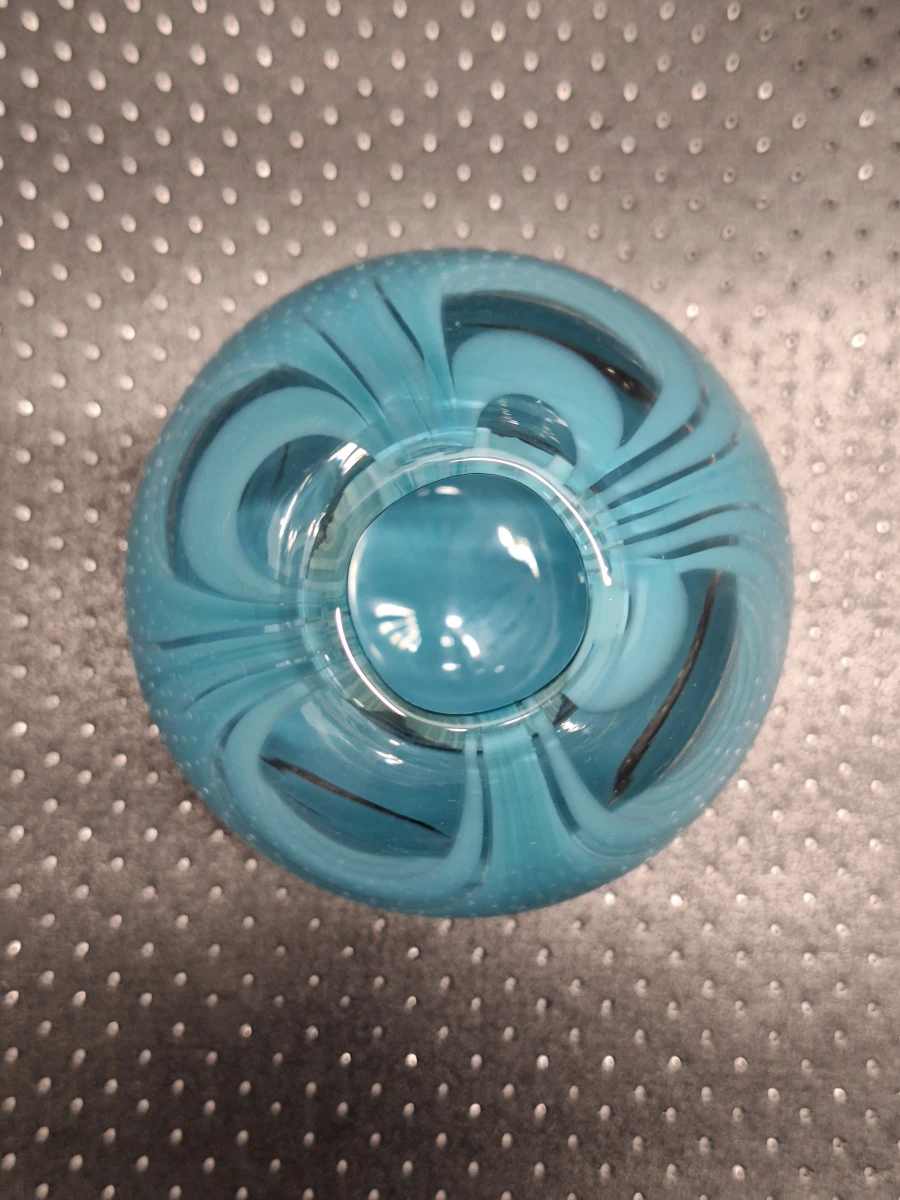 Set van twee kleine handgeblazen glazen bolvazen - foto 6