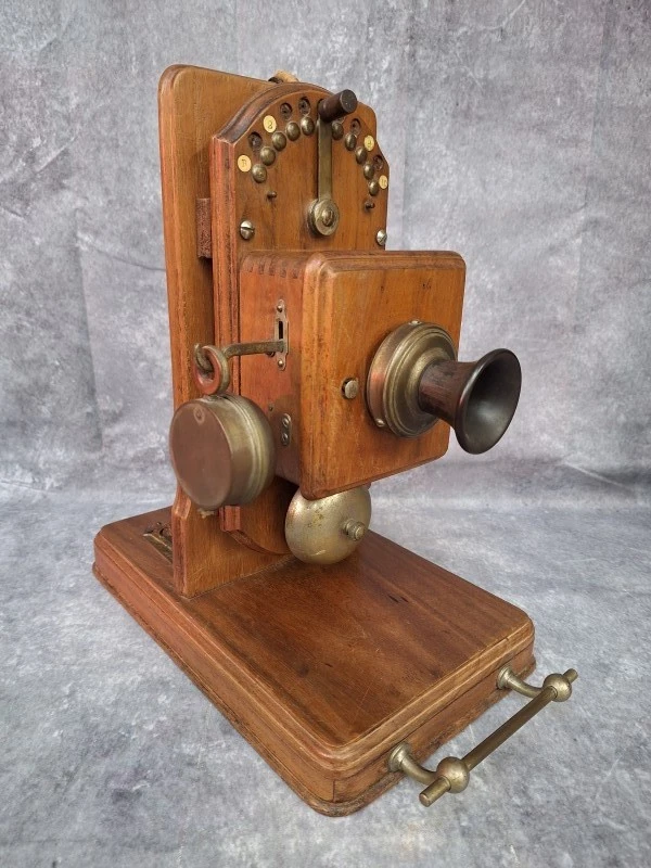 Set van 2 antieke houten telefoons / intercomsystemen ca. 1900–1920 - tafel- en wandmodel - foto 4