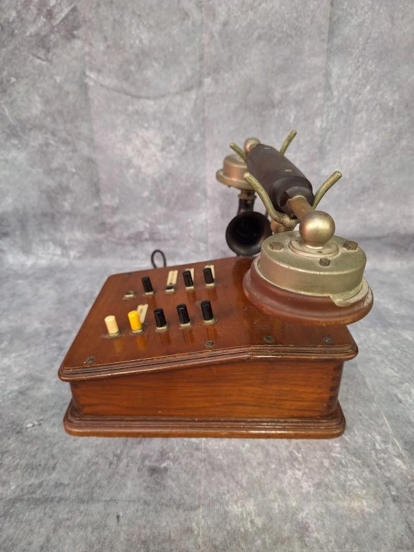 Set van 2 antieke houten telefoons / intercomsystemen ca. 1900–1920 - tafel- en wandmodel - foto 13