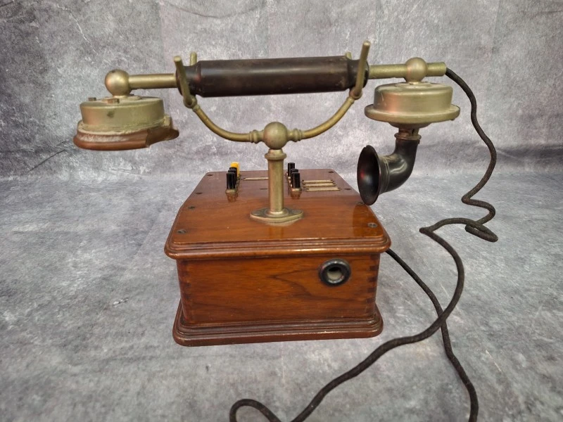 Set van 2 antieke houten telefoons / intercomsystemen ca. 1900–1920 - tafel- en wandmodel - foto 17