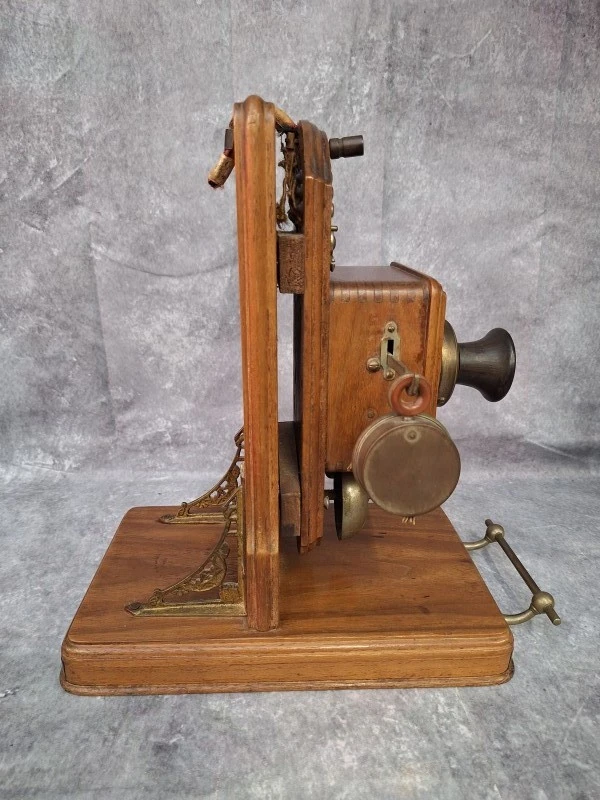Set van 2 antieke houten telefoons / intercomsystemen ca. 1900–1920 - tafel- en wandmodel - foto 5