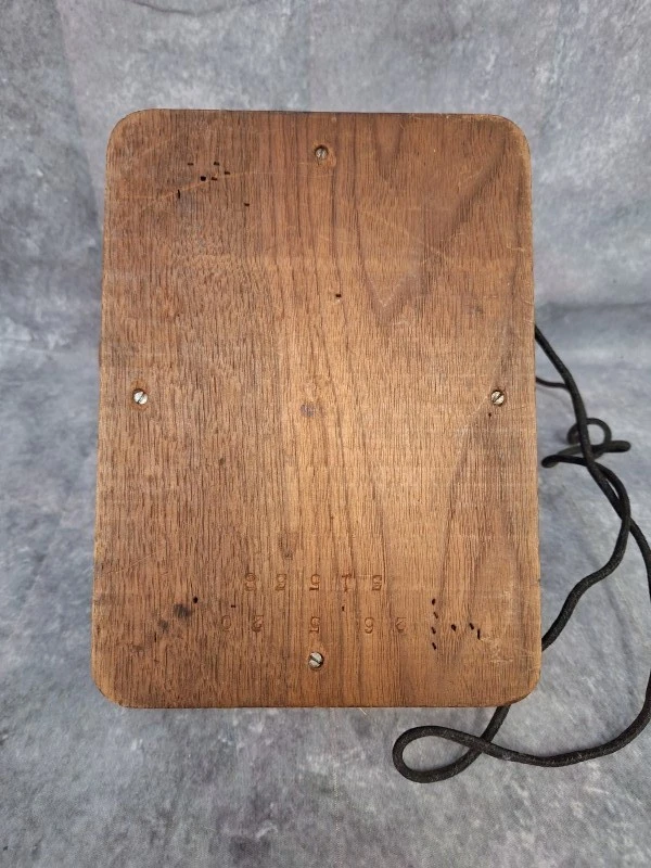 Set van 2 antieke houten telefoons / intercomsystemen ca. 1900–1920 - tafel- en wandmodel - foto 18