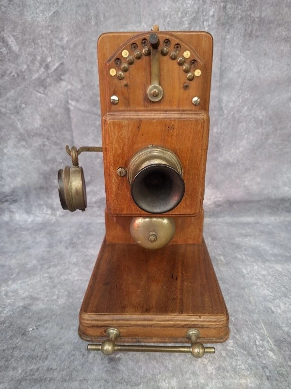 Set van 2 antieke houten telefoons / intercomsystemen ca. 1900–1920 - tafel- en wandmodel - foto 3