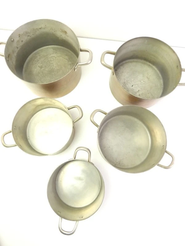 Set van 5 koperen kookpotten en 5 koperen pannen met deksels