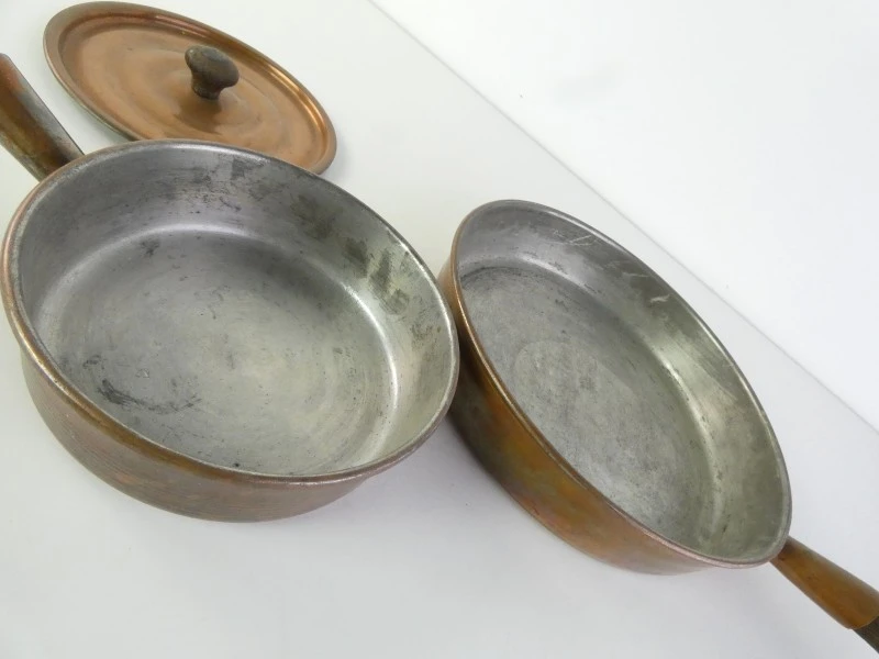 Set van 5 koperen kookpotten en 5 koperen pannen met deksels