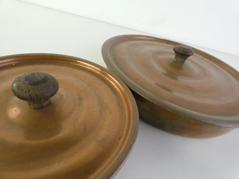 Set van 5 koperen kookpotten en 5 koperen pannen met deksels