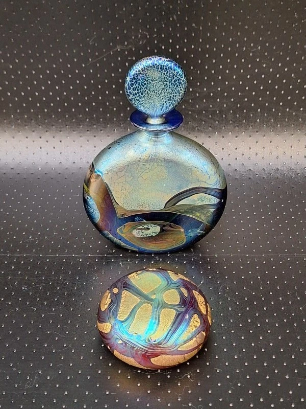Zeldzame Isle of Wight Studio Glass “Azurene” set - parfumfles & pebble presse-papier - Michael Harris - foto 2