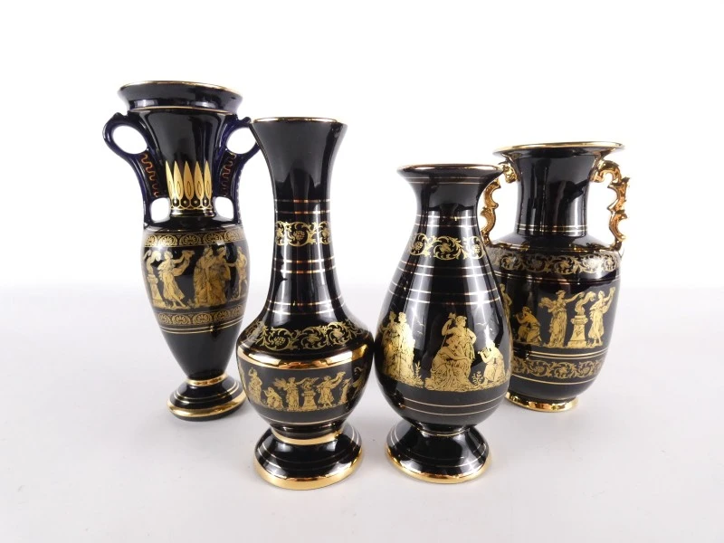 Vier vazen ​​met 24-karaats gouden details, van I. Spyropoulos.