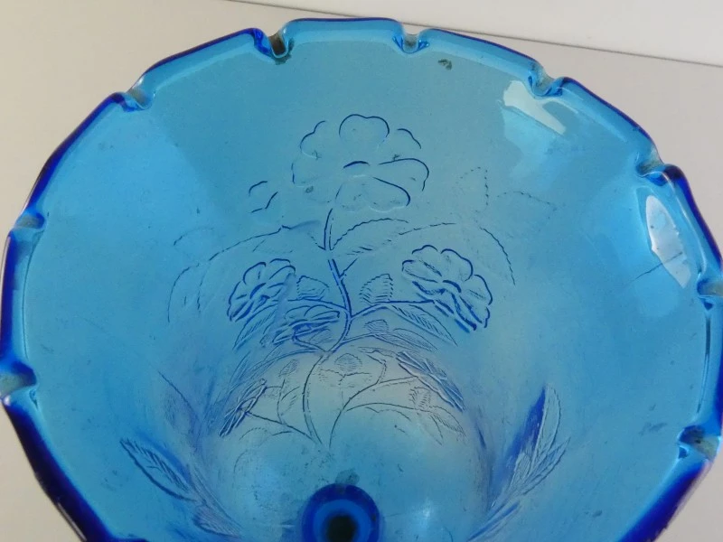 Blauwe persglazen kaarshouder en decanteerkaraf
