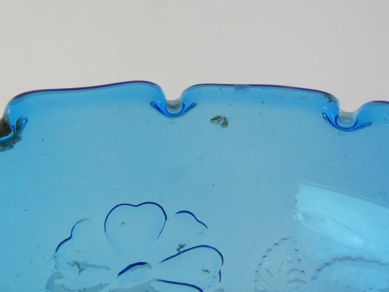 Blauwe persglazen kaarshouder en decanteerkaraf