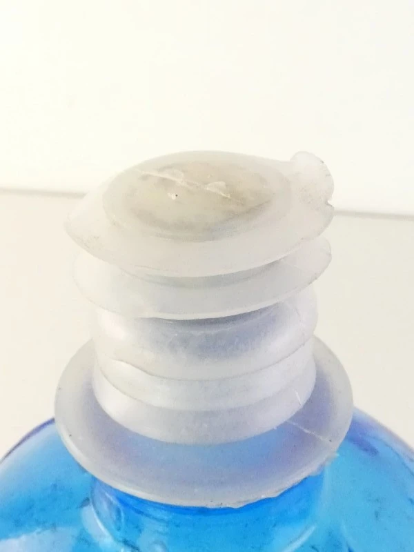 Blauwe persglazen kaarshouder en decanteerkaraf